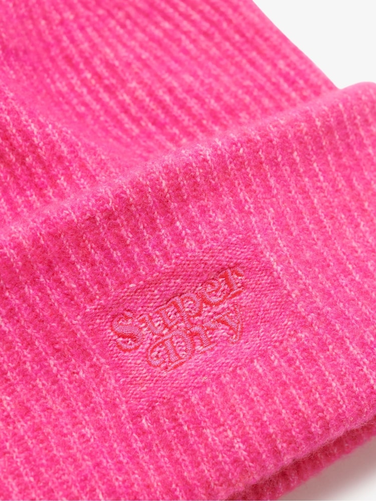 Hyper Magenta Pink - Superdry Winter-Beanie aus 100 % weichem Baumwoll-Rippstrick - Bild 2 von 2 Hyper Magenta Pink - Superdry Winter-Beanie aus 100 % weichem Baumwoll-Rippstrick - Bild 2 von 2