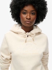 كريمي شوفاني بخيوط شاحبة - سترة هودي بشعار معدني Luxe من Superdry - صورة 2 من 4