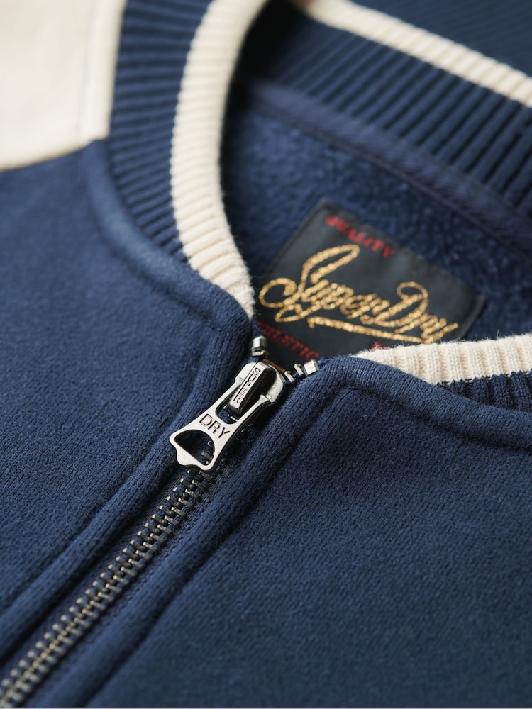 Azul marino atlántico - Sudadera con capucha y gráfico College Script de Superdry - Imagen 7 de 7 Azul marino atlántico - Sudadera con capucha y gráfico College Script de Superdry - Imagen 7 de 7