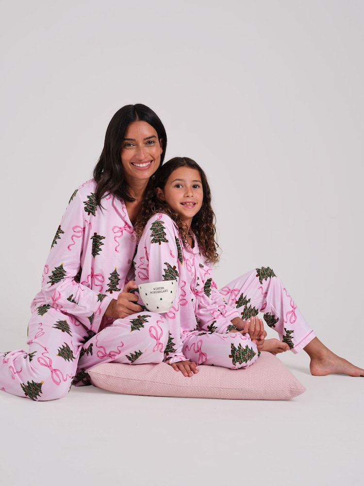 Loungeable Christmas Bow Stripe Super Soft Long Sleeve Button Through Pyjamas Set - Image 1 de 4 Loungeable Christmas Bow Stripe Super Soft Long Sleeve Button Through Pyjamas Set - Image 1 de 4