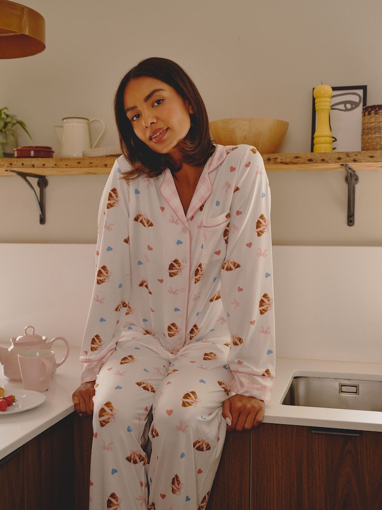 Loungeable Croissant Bow Super Soft Long Sleeve Button Through Pyjamas Set - 6এর মধ্যে 1 ছবি