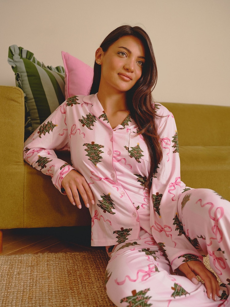 Loungeable Christmas Bow Stripe Super Soft Long Sleeve Button Through Pyjamas Set - Image 1 de 7 Loungeable Christmas Bow Stripe Super Soft Long Sleeve Button Through Pyjamas Set - Image 1 de 7