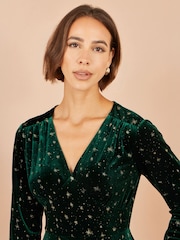 Yumi Velvet Skater Dress With Foil Star Print - صورة 5 من 5
