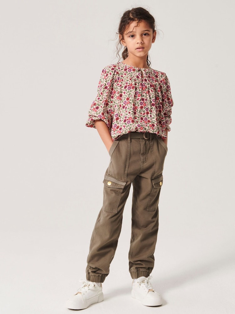 River Island dekleta Srebrna kost Belted kargo hlače (z žepi na hlačnicah) 100% Cotton hlače - Slika 1 iz 4 River Island dekleta Srebrna kost Belted kargo hlače (z žepi na hlačnicah) 100% Cotton hlače - Slika 1 iz 4