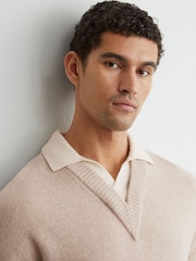 Reiss Oatmeal Corey Wool V-Neck Contrast-Collar Jumper - Image 4 of 6