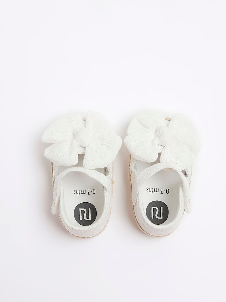 River Island White Broderie Bow Baby Girls Sandals - Image 2 of 5