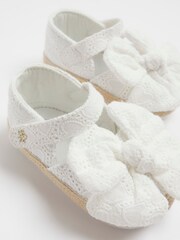 River Island White Broderie Bow Baby Girls Sandals - Image 4 of 5