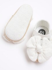 River Island White Broderie Bow Baby Girls Sandals - Image 5 of 5