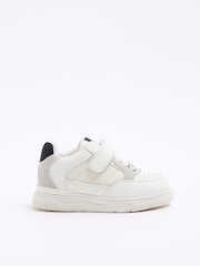 Off White - Zapatillas de deporte de malla para niño de River Island - Imagen 1 de 4