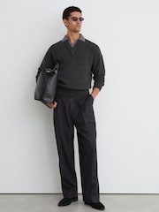 Reiss Charcoal Grey Corey Wool V-Neck Contrast-Collar Jumper - Image 3 of 6