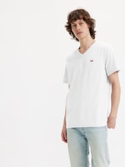 Levi's® White 100% Cotton Original Housemark V-Neck T-Shirt - Image 4 of 5