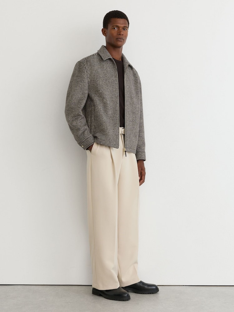 Reiss Stone Atwell Relaxed-Fit Belted Trousers - Image 1 of 7 Reiss Stone Atwell Relaxed-Fit Belted Trousers - Image 1 of 7