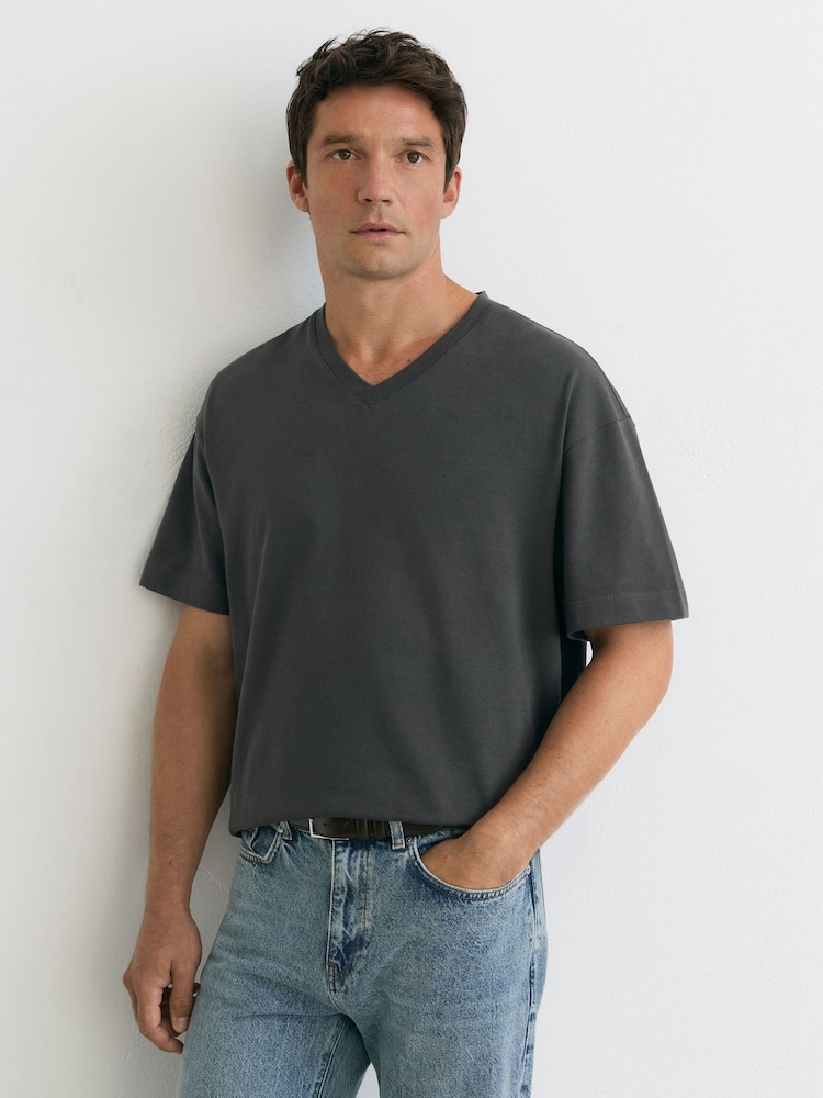 Reiss Washed Black Malibu Cotton V-Neck Relaxed-Fit T-Shirt - Image 1 of 6 Reiss Washed Black Malibu Cotton V-Neck Relaxed-Fit T-Shirt - Image 1 of 6