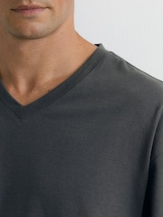 Reiss Washed Black Malibu Cotton V-Neck Relaxed-Fit T-Shirt - Image 3 of 6