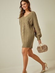 Khakigrün - Strickkleid mit Zopfmuster und V-Ausschnitt - Bild 2 von 5