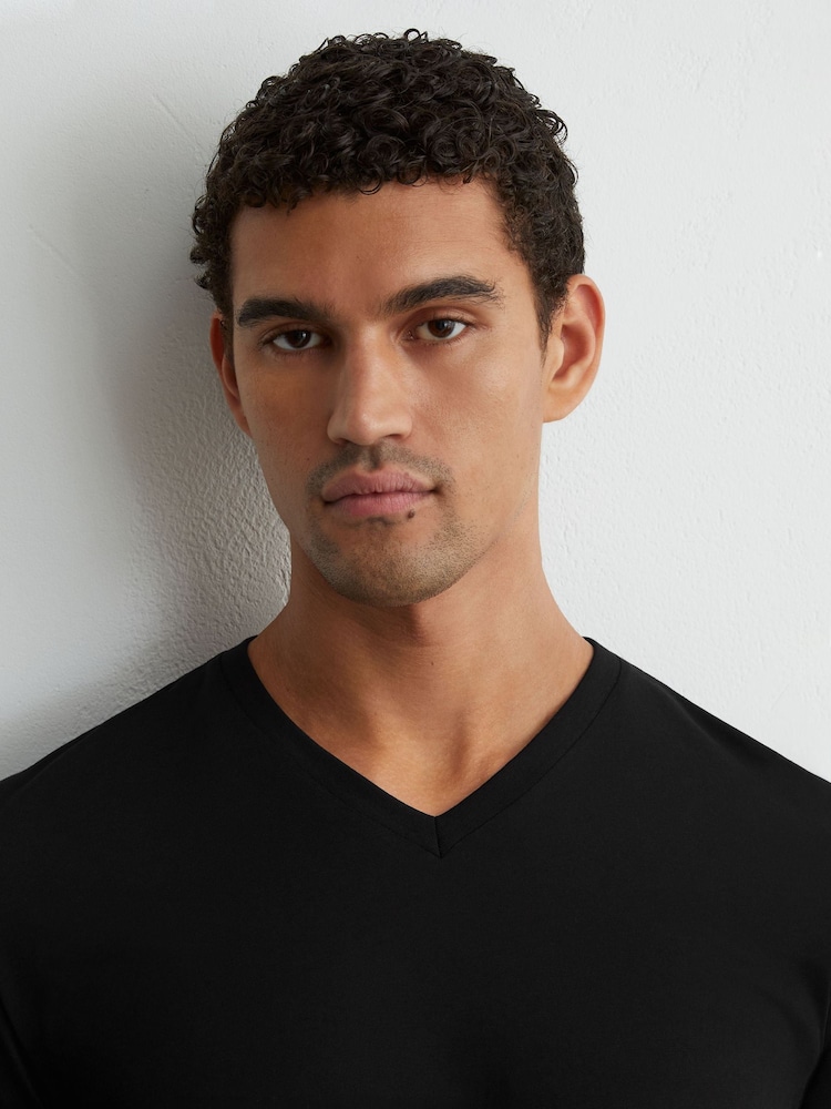 Reiss Black Dayton Cotton V-neck Tailored-Fit T-Shirt - Image 1 of 6