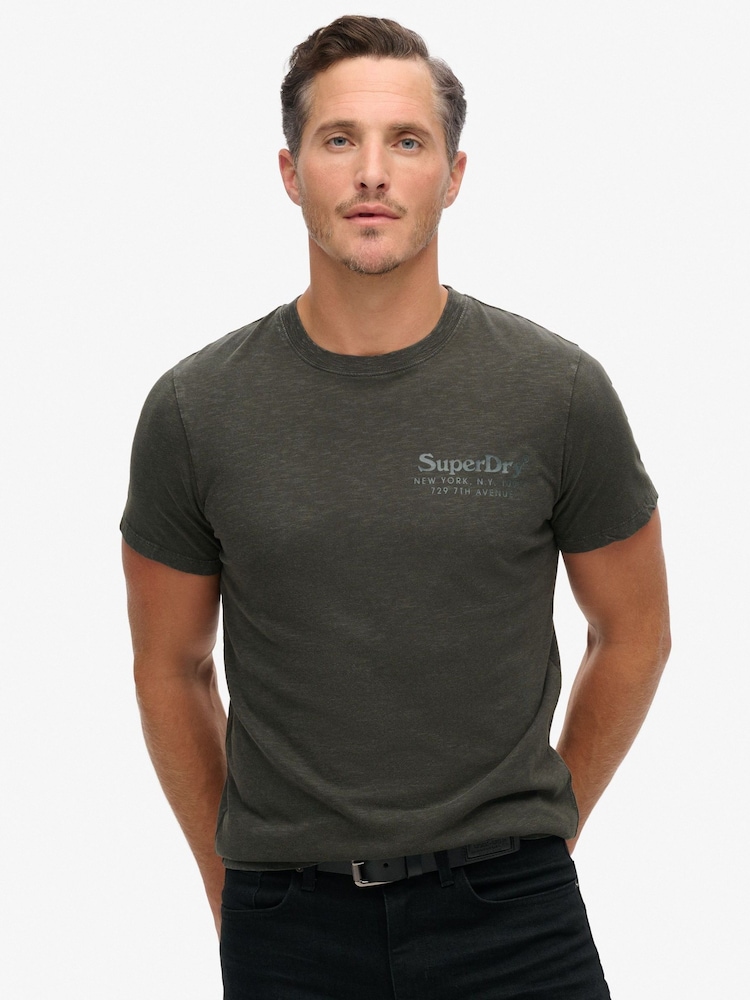 Deep Marine Green Slub - Superdry Venue T-Shirt aus 100 % Baumwolle mit farblich abgestimmtem Logo - Bild 1 von 3