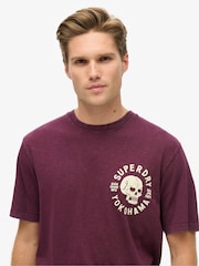 Lila - Superdry Lo-Fi lockeres T-Shirt mit Biker-Grafik aus 100 % Baumwolle - Bild 3 von 5