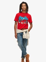 Optisch-Pitch Rot - Superdry – New York VL – Grafik-T-Shirt - Bild 2 von 5