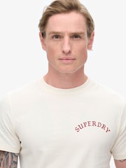 Nude - Superdry – T-Shirt mit Tattoo-Grafik aus 100 % Baumwolle - Bild 4 von 7