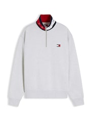 אפור - Tommy Hilfiger סווטשירט בגזרה נינוחה עם רבע רוכסן ועיטור טלאי - תמונה 5 מתוך 5