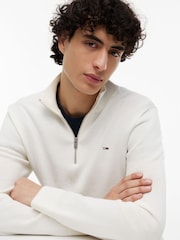Белый - Легкий узкий джемпер с короткой молнией и логотипом Tommy Hilfiger - Изображение 4 5