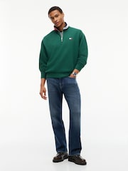 ירוק - Tommy Hilfiger סווטשירט בגזרה נינוחה עם רבע רוכסן ועיטור טלאי - תמונה 3 מתוך 5