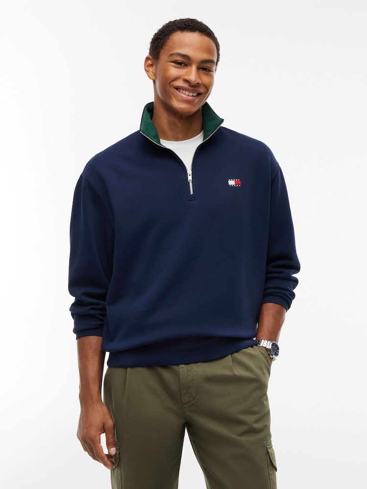 כחול - Tommy Hilfiger סווטשירט בגזרה נינוחה עם רבע רוכסן ועיטור טלאי - תמונה 1 מתוך 5 כחול - Tommy Hilfiger סווטשירט בגזרה נינוחה עם רבע רוכסן ועיטור טלאי - תמונה 1 מתוך 5
