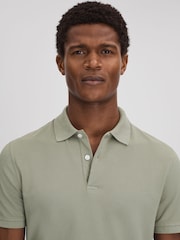 Dunkles Salbeigrün - Reiss Puro Stückgefärbtes Polo-Shirt aus Baumwolle - Bild 4 von 6