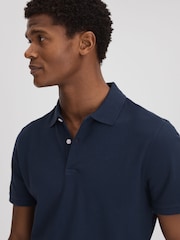 Airforce Blue - Reiss Puro Stückgefärbtes Polo-Shirt aus Baumwolle - Bild 4 von 6