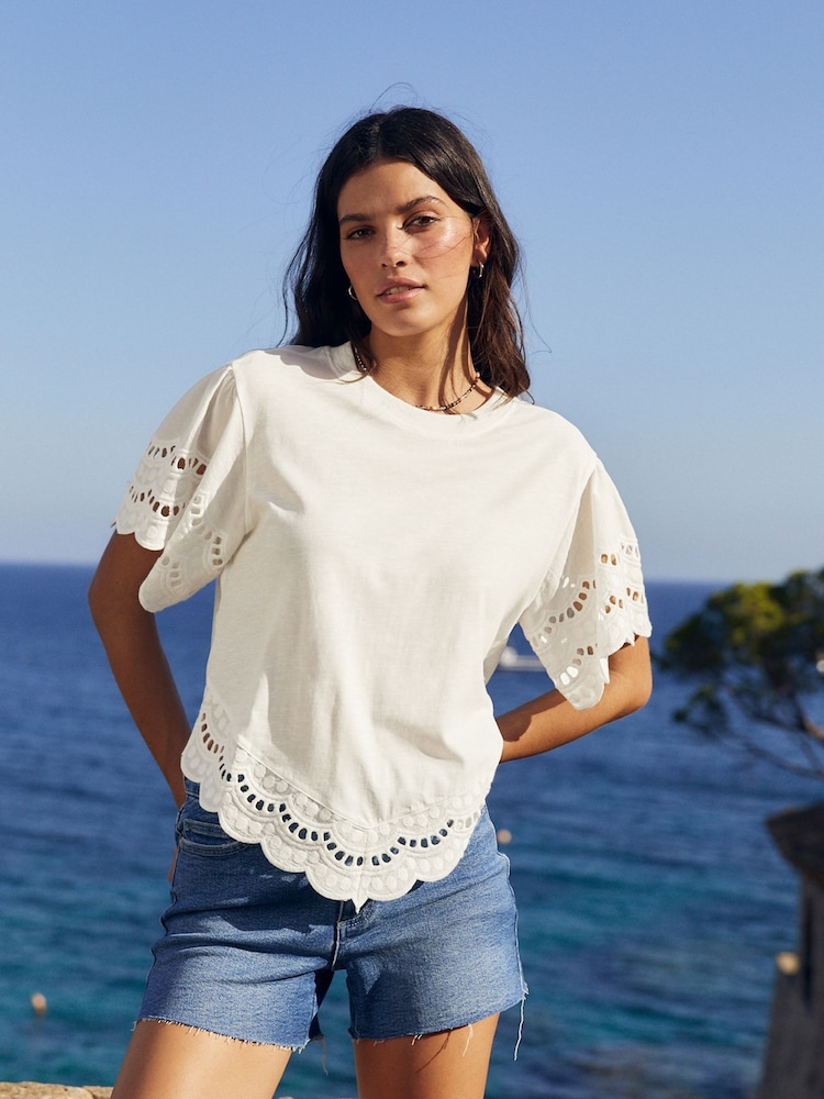 Alb - Tricou cu tiv brodat Mânecă scurtă - Imaginea 1 din 1 Alb - Tricou cu tiv brodat Mânecă scurtă - Imaginea 1 din 1