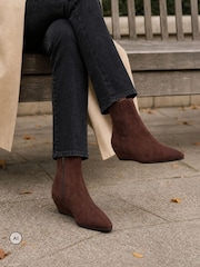 rjava - Novo Klarissa Low Wedge Chisel Toe Chelsea Ankle Boots - Slika 1 iz 6