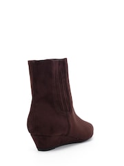 rjava - Novo Klarissa Low Wedge Chisel Toe Chelsea Ankle Boots - Slika 4 iz 6