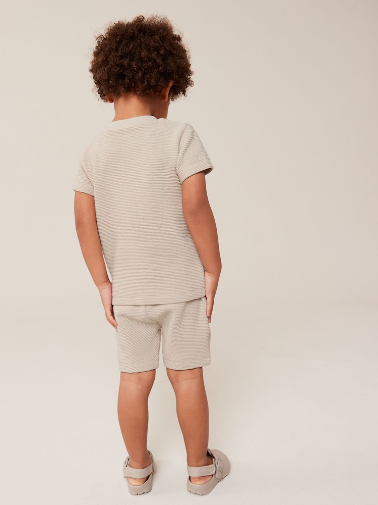Neutral Textured Jersey Pocket T-Shirt and Shorts Set (3mths-7yrs) - Image 2 of 8