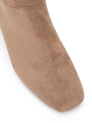 rjava - Novo Goldie Block Heel Buckle Detail Knee Boots - Slika 5 iz 6