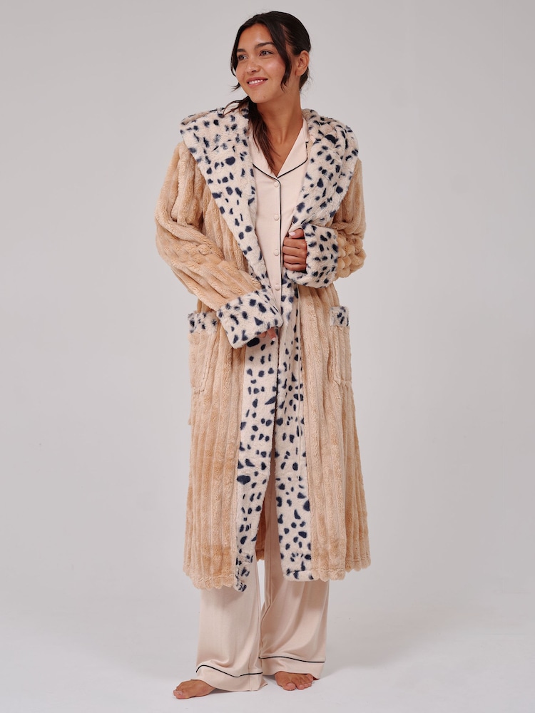 Loungeable Brown Leopard Faux Fur Trim Luxury Ridge Fleece Midi Hooded Dressing Gown - Image 2 of 5 Loungeable Brown Leopard Faux Fur Trim Luxury Ridge Fleece Midi Hooded Dressing Gown - Image 2 of 5