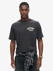 Blackboard - Superdry Lockeres T-Shirt aus 100% Baumwolle mit Tattoo-Grafik - Bild 1 von 6