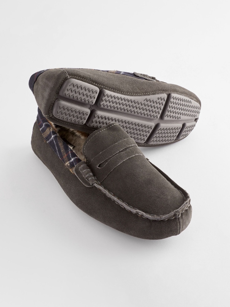 Gris - Chaussons mocassins en daim Signature de luxe - Image 5 of 6