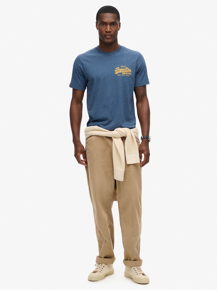 Marineblau meliert - Superdry – klassisches T-Shirt mit VL-Grafik - Bild 1 von 5 Marineblau meliert - Superdry – klassisches T-Shirt mit VL-Grafik - Bild 1 von 5