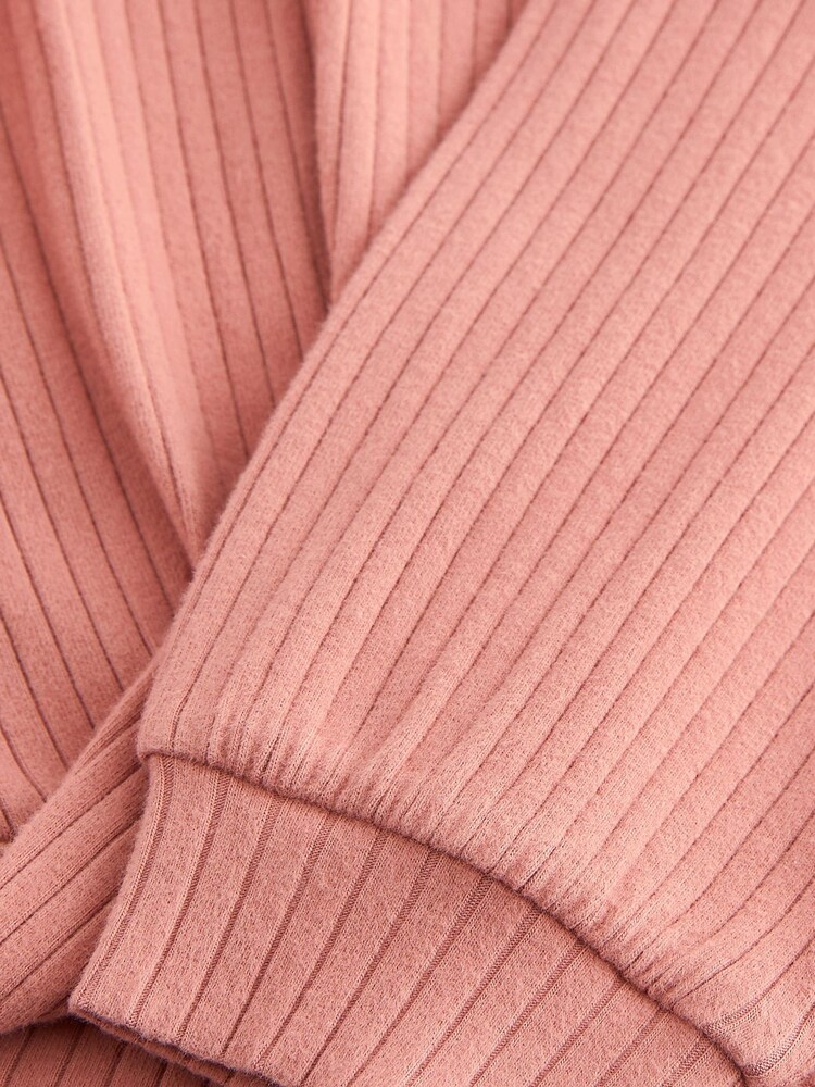 وردي - طقم من بلوفر وبنطلون ضيق مضلع (3 أشهر-7 سنوات) - صورة 7 من 7 وردي - طقم من بلوفر وبنطلون ضيق مضلع (3 أشهر-7 سنوات) - صورة 7 من 7