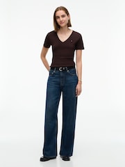 Brązowy - Dopasowana koszulka Tommy Hilfiger z dekoltem w szpic - Obraz 3 z 4