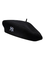 New Era Black Wool Script New York Yankees Beret - Image 1 of 5