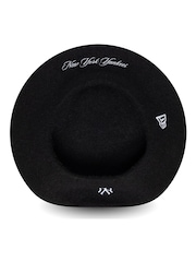 New Era Black Wool Script New York Yankees Beret - Image 5 of 5