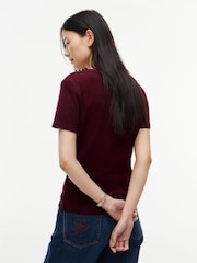 Czerwony - Dopasowana koszulka Tommy Hilfiger z dekoltem w szpic - Obraz 2 z 5