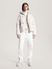 Tommy Hilfiger New York Steppjacke mit abstraktem Logoprint, Weiß - Bild 5 von 11