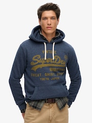 Marga azul marino vintage - Sudadera clásica con capucha y diseño gráfico de estilo vintage de Superdry - Imagen 1 de 5