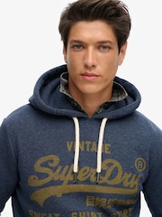 Marga azul marino vintage - Sudadera clásica con capucha y diseño gráfico de estilo vintage de Superdry - Imagen 3 de 5