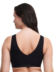 Chantelle Soft Stretch Seamless V-Neck Padded Crop Top - Image 4 of 7
