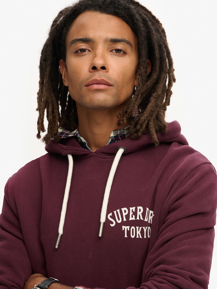 סגול תאנים - Superdry קפוצ'ון בגזרה רפויה עם הדפס קעקוע בגב - Image 3 of 7