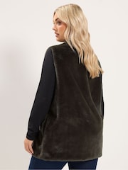 Braun - Yours Curve Weste aus Kunstfell - Bild 3 von 6